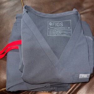 FIGS Charcoal Scrub Set with Red Accent